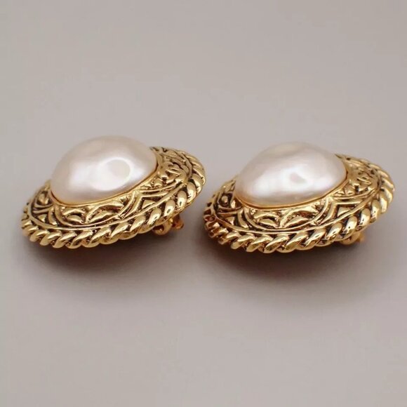 CHANEL CC Imitation Pearl Round Button Earrings Clip-On Gold France - Picture 4 of 16